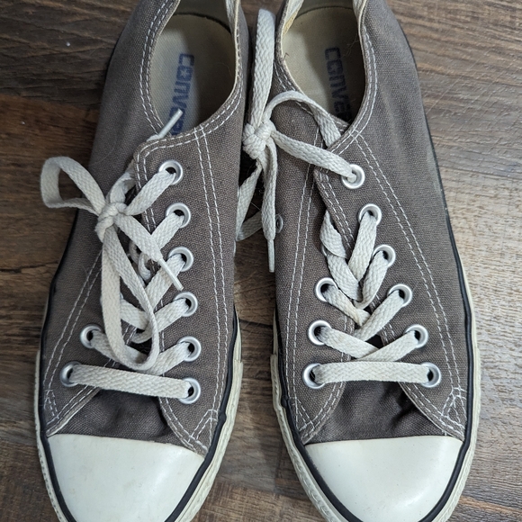 Converse - Picture 1 of 3